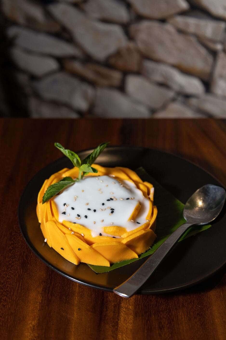 KHAO NIAOW MA MUANG